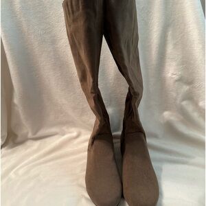 New Adorable Fergalicious Tan Tall Boots Women’s Size US 9 M